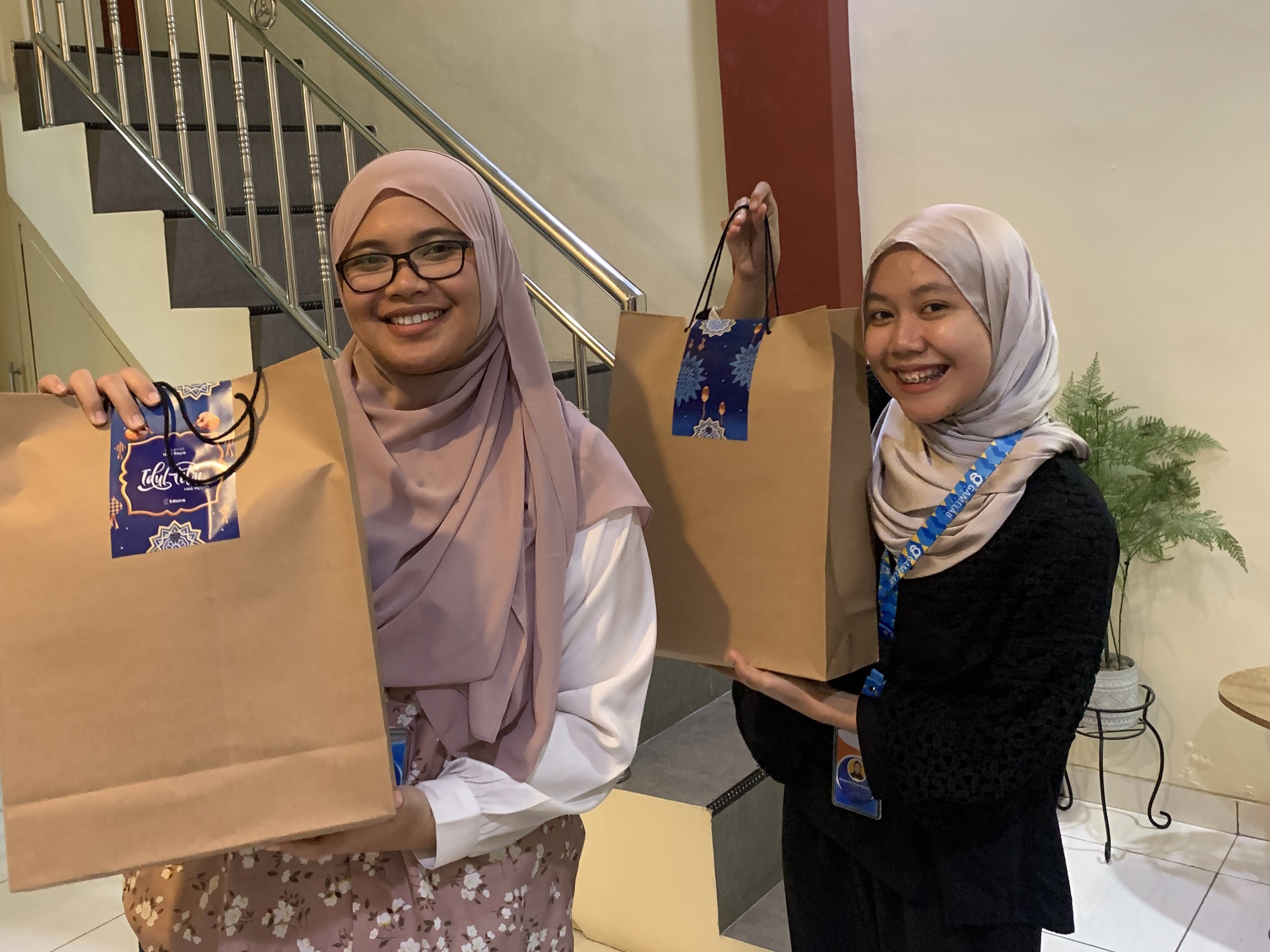 Dokumentasi Pembagian Hampers Karyawan